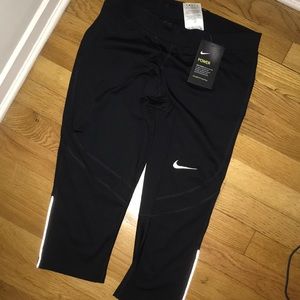 Nike Women’s Cropped Leggings
